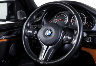 Подержанный автомобиль BMW X5 M 2018 года (14 фото)