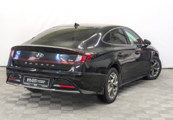 Подержанный автомобиль Hyundai Sonata 2022 года (5 фото)