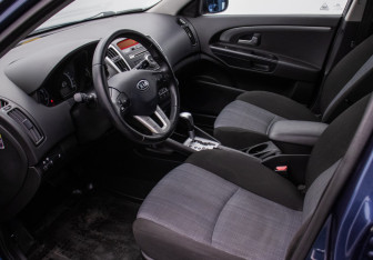 Подержанный автомобиль Kia Ceed Hatchback 2012 года (10 фото)