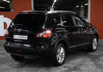 Подержанный автомобиль Nissan Qashqai+2 2011 года (5 фото)