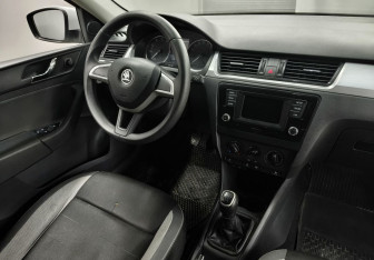 Подержанный автомобиль Skoda Rapid Liftback 2017 года (10 фото)