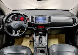 Подержанный автомобиль Kia Sportage 2011 года (14 фото)