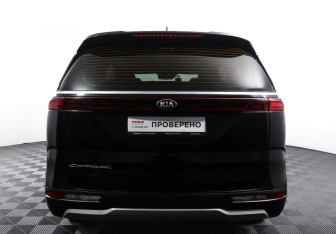Подержанный автомобиль Kia Carnival 2021 года (6 фото)