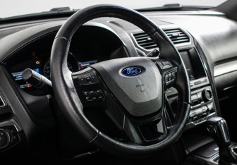 Подержанный автомобиль Ford Explorer 2018 года (14 фото)