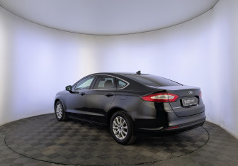 Подержанный автомобиль Ford Mondeo Sedan 2018 года (7 фото)