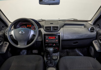 Подержанный автомобиль Nissan Terrano 2015 года (14 фото)