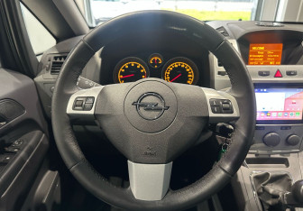 Подержанный автомобиль Opel Zafira Compactvan 2012 года (14 фото)