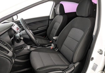 Подержанный автомобиль Kia Cerato Sedan 2015 года (20 фото)