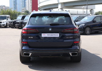 Подержанный автомобиль BMW X5 2022 года (6 фото)