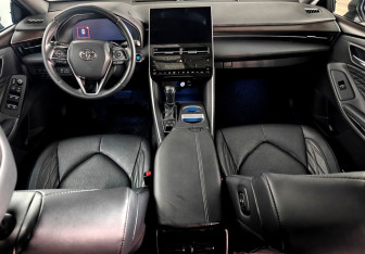 Подержанный автомобиль Toyota Avalon 2022 года (10 фото)