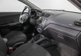 Подержанный автомобиль Kia Rio Sedan 2015 года (9 фото)