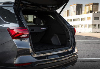 Подержанный автомобиль Chevrolet Equinox 2022 года (19 фото)