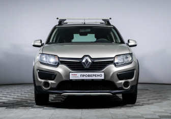 Подержанный автомобиль Renault Sandero 2018 года (2 фото)