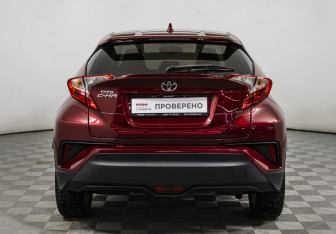 Подержанный автомобиль Toyota C-HR 2018 года (6 фото)