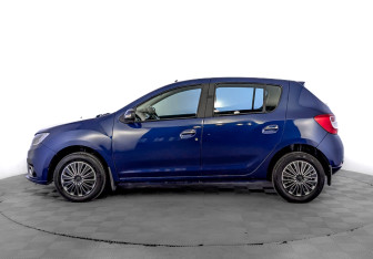 Подержанный автомобиль Renault Sandero 2018 года (8 фото)