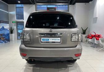 Подержанный автомобиль Nissan Patrol 2013 года (5 фото)