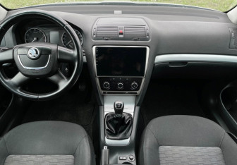 Подержанный автомобиль Skoda Octavia Wagon 2011 года (12 фото)