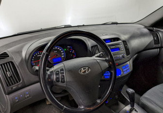 Подержанный автомобиль Hyundai Elantra Sedan 2007 года (13 фото)