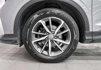 Подержанный автомобиль Geely Coolray 2022 года (18 фото)