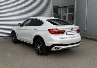 Подержанный автомобиль BMW X6 2016 года (7 фото)