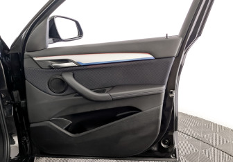 Подержанный автомобиль BMW X1 2022 года (24 фото)