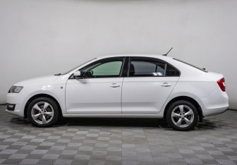 Подержанный автомобиль Skoda Rapid Liftback 2017 года (8 фото)
