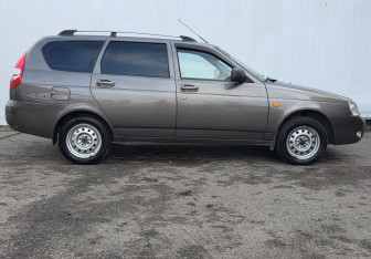 Подержанный автомобиль LADA (ВАЗ) Priora Wagon 2015 года (4 фото)