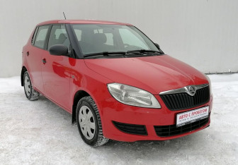 Подержанный автомобиль Skoda Fabia Hatchback 2013 года (3 фото)