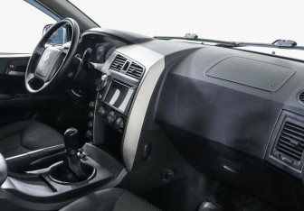 Подержанный автомобиль SsangYong Kyron 2013 года (6 фото)