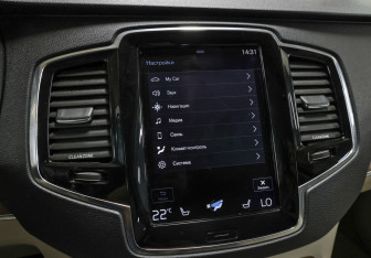 Подержанный автомобиль Volvo XC90 2016 года (14 фото)