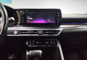 Подержанный автомобиль Kia K5 2021 года (16 фото)