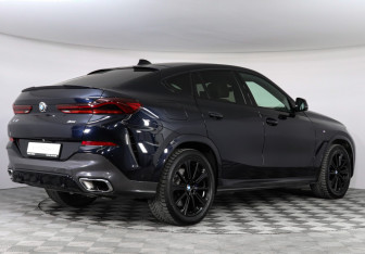 Подержанный автомобиль BMW X6 2019 года (2 фото)