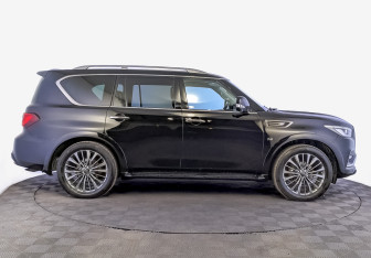 Подержанный автомобиль Infiniti QX80 2019 года (4 фото)