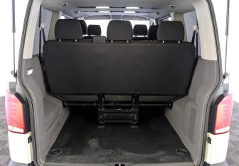 Подержанный автомобиль Volkswagen Caravelle 2021 года (10 фото)