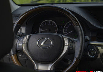 Подержанный автомобиль Lexus ES 2013 года (26 фото)