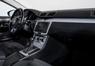 Подержанный автомобиль Volkswagen Passat CC 2013 года (9 фото)