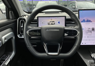 Подержанный автомобиль Jaecoo J7 2023 года (23 фото)