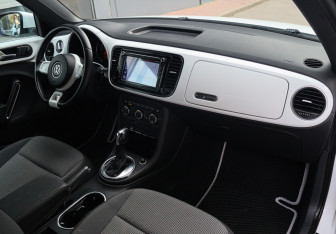 Подержанный автомобиль Volkswagen Beetle Hatchback 2014 года (7 фото)