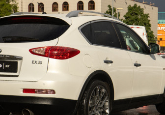 Подержанный автомобиль Infiniti EX 2008 года (22 фото)