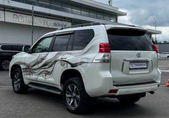 Подержанный автомобиль Toyota Land Cruiser Prado 2012 года (7 фото)