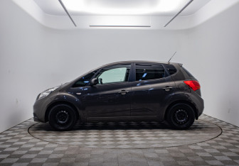 Подержанный автомобиль Kia Venga 2015 года (8 фото)