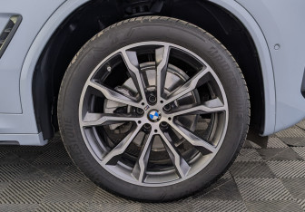 Подержанный автомобиль BMW X4 2024 года (12 фото)