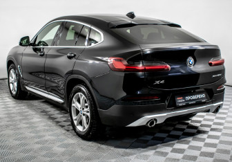 Подержанный автомобиль BMW X4 2018 года (7 фото)