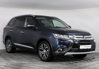 Подержанный автомобиль Mitsubishi Outlander 2017 года (3 фото)