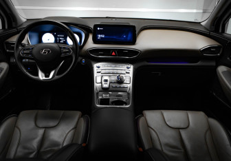 Подержанный автомобиль Hyundai Santa Fe 2022 года (8 фото)