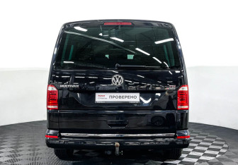 Подержанный автомобиль Volkswagen Multivan 2017 года (6 фото)