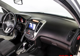 Подержанный автомобиль Kia Ceed Hatchback 2012 года (9 фото)