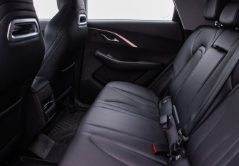 Подержанный автомобиль Omoda C5 2023 года (11 фото)