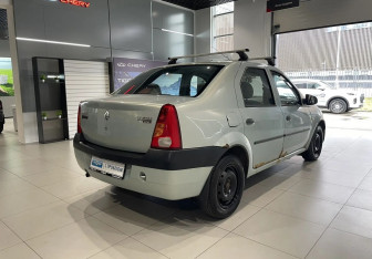 Подержанный автомобиль Renault Logan Sedan 2006 года (4 фото)
