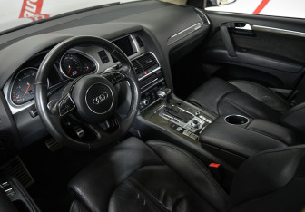 Подержанный автомобиль Audi Q7 2011 года (7 фото)